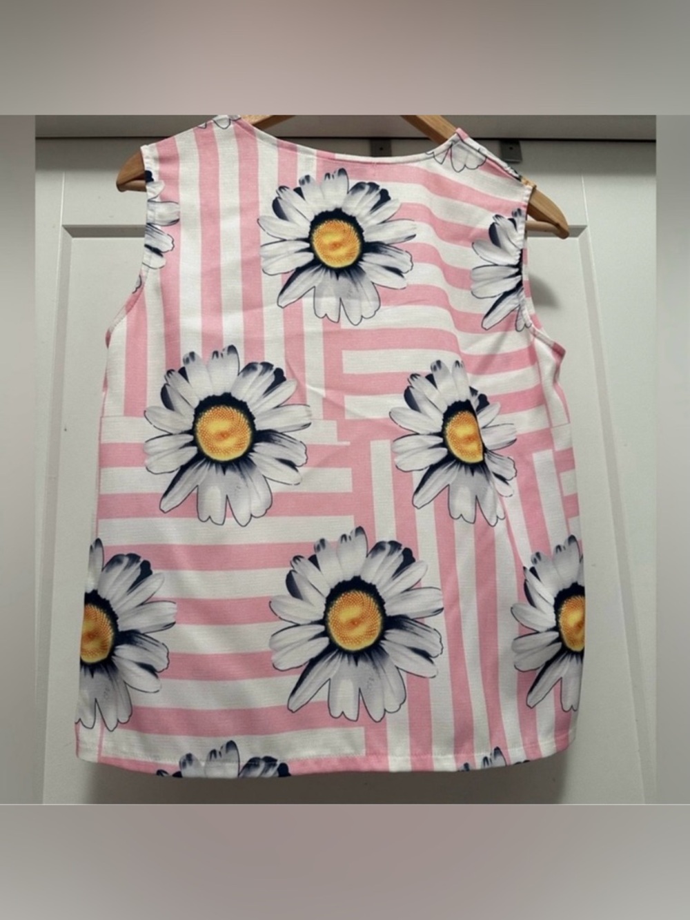 🌼🩷 Pink and White Stripe with Daisies ZARA V-Neck Top - Size XL - Picture 4 of 6